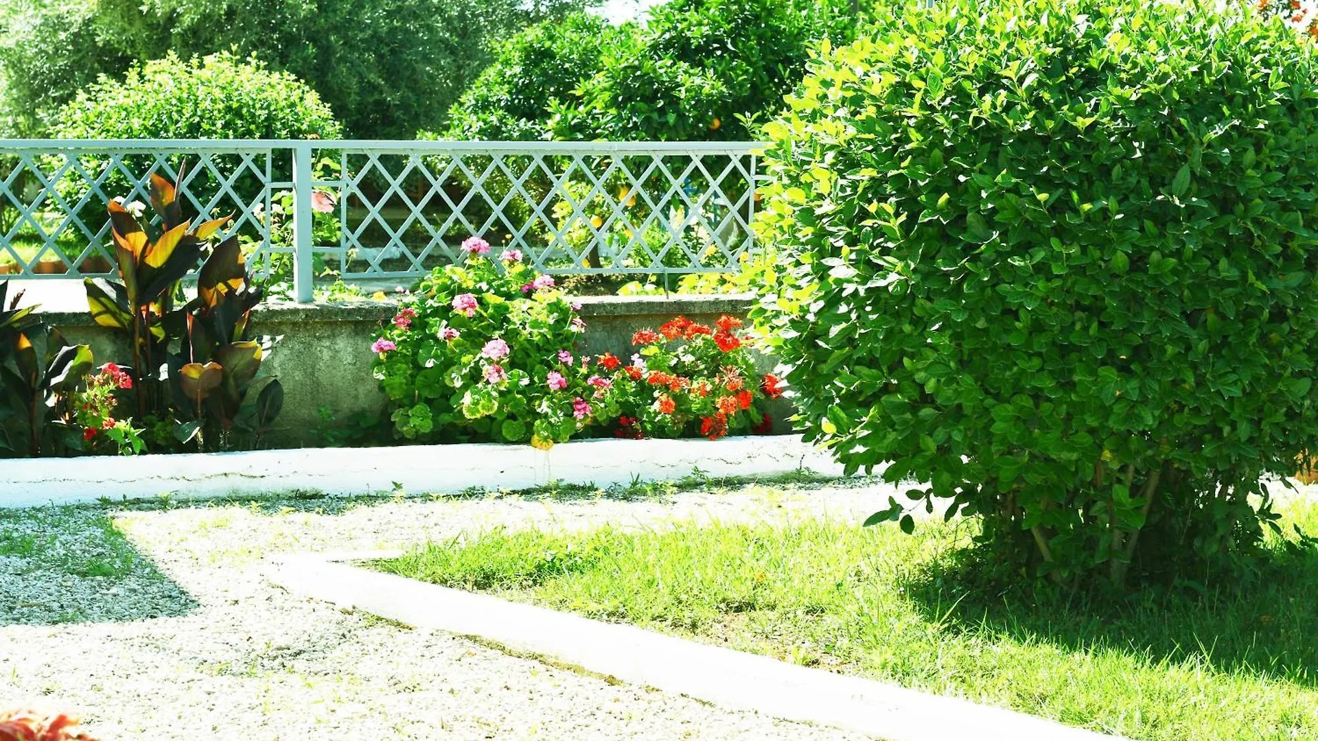 4 Seasons Apartments Himare 0*,  Albanien