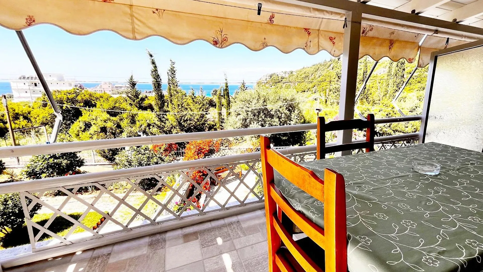 4 Seasons Apartments Himare