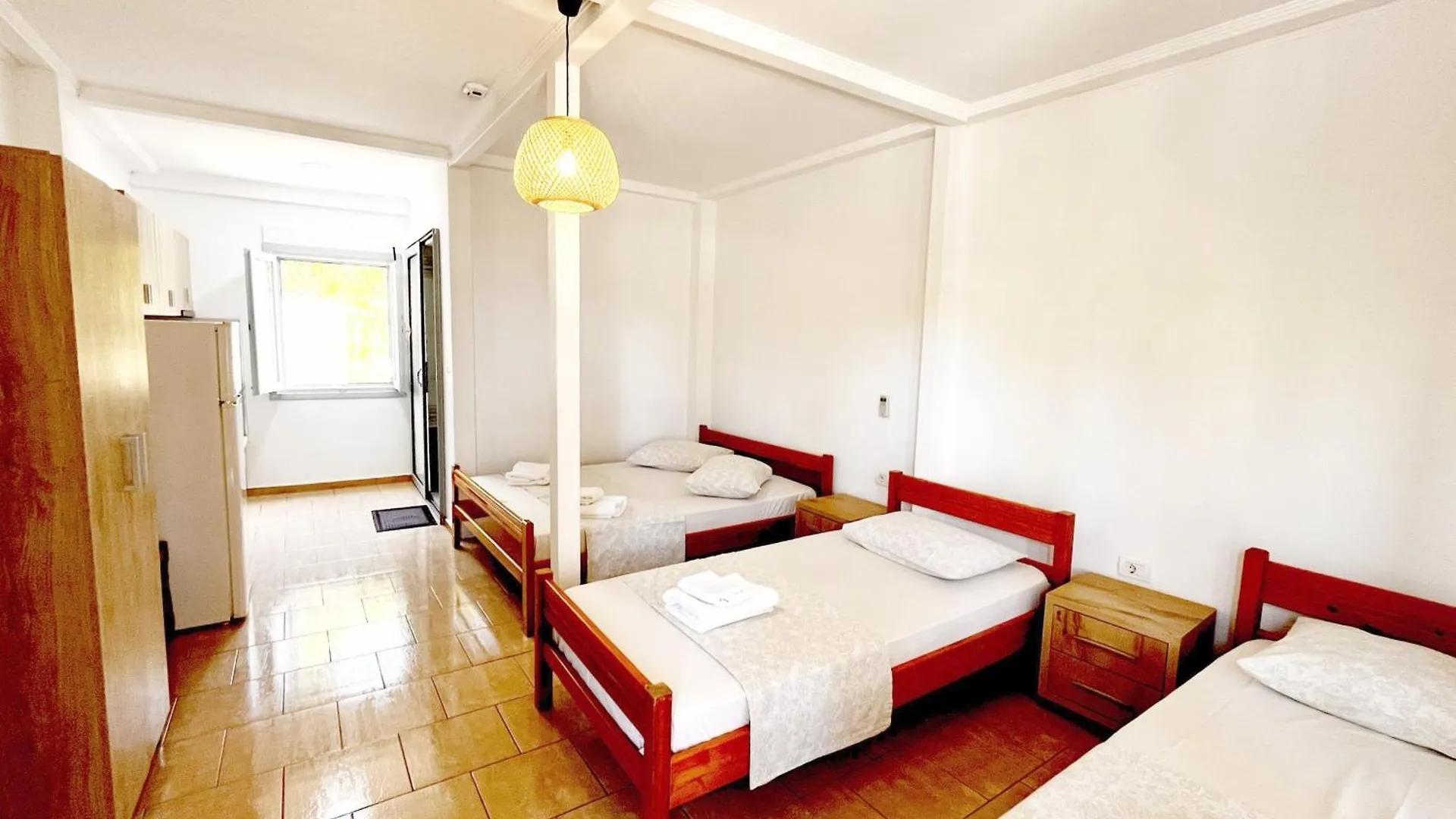 4 Seasons Apartments Himare 0*,  Albanien