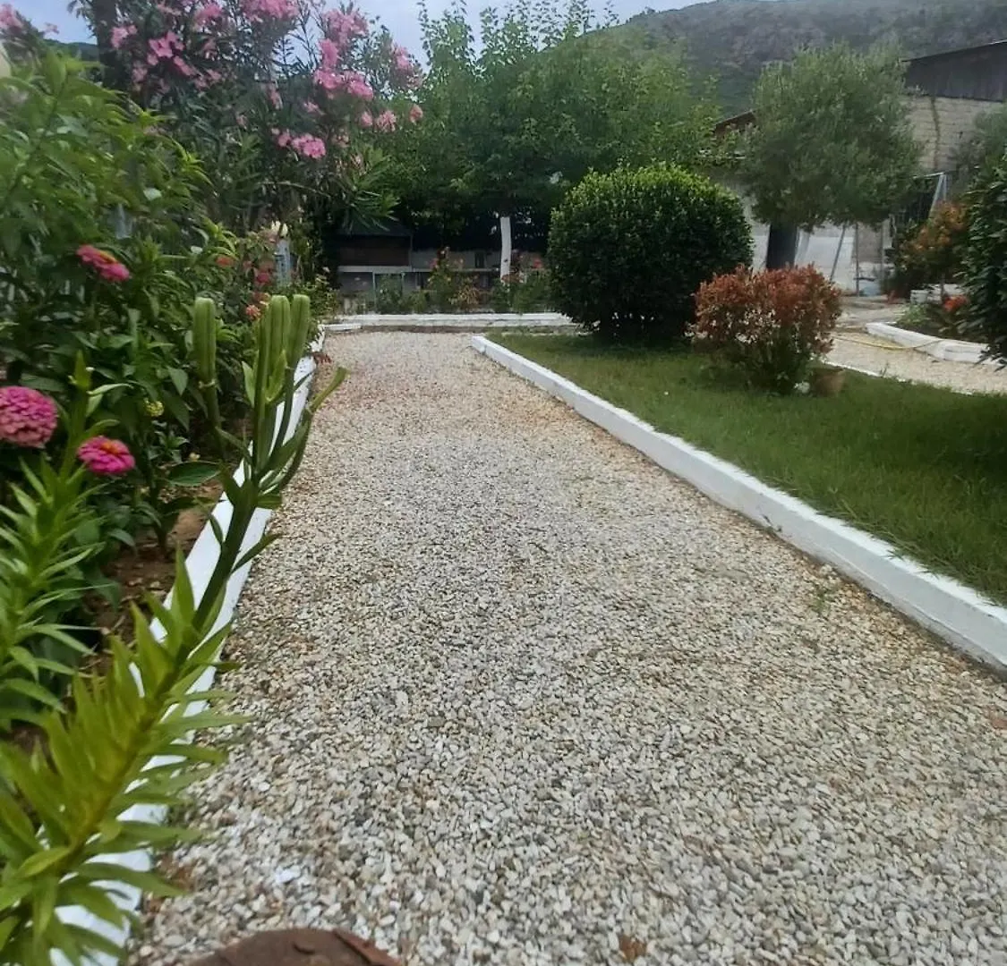 4 Seasons Apartments Himare