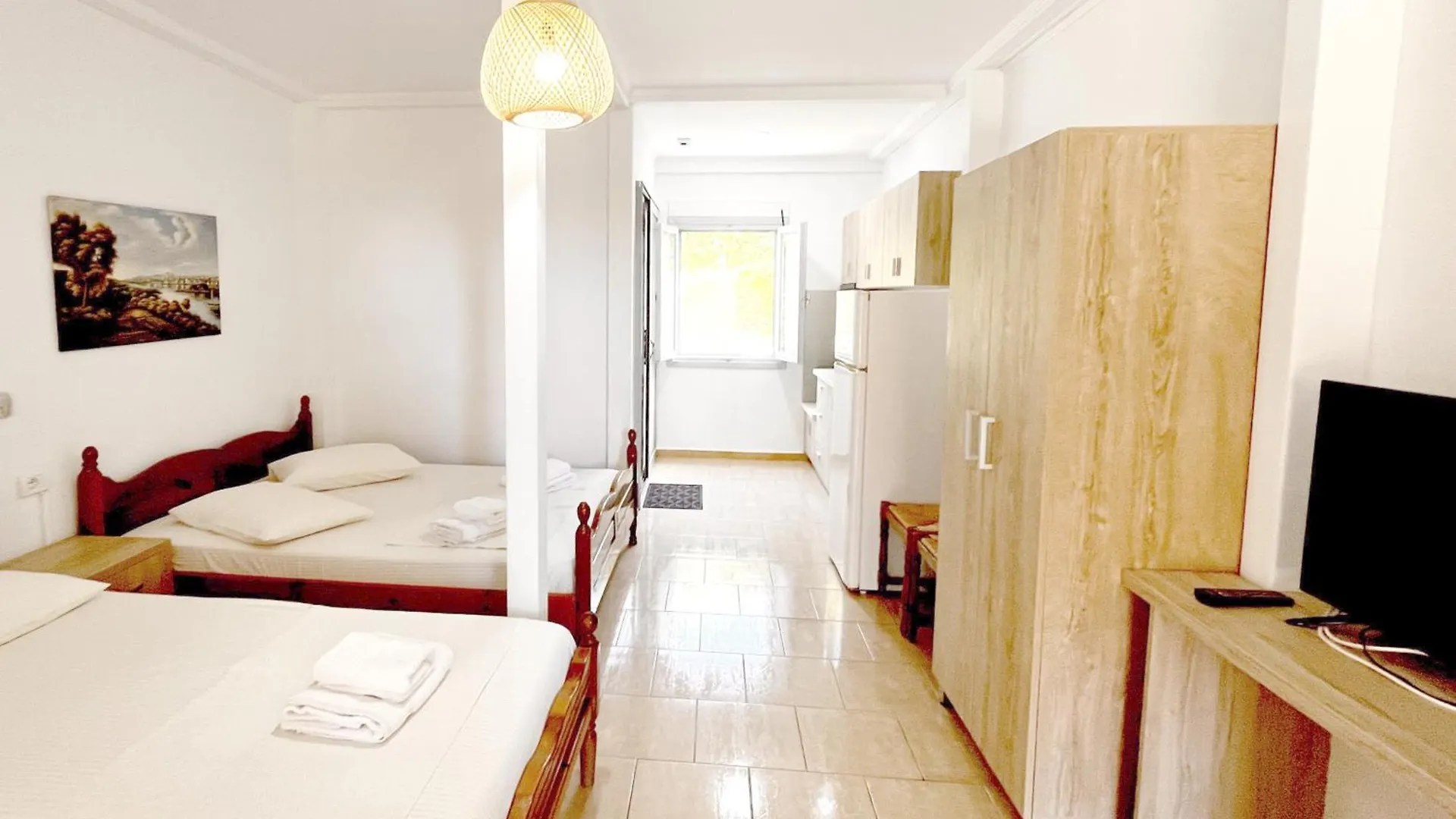 4 Seasons Apartments Himare