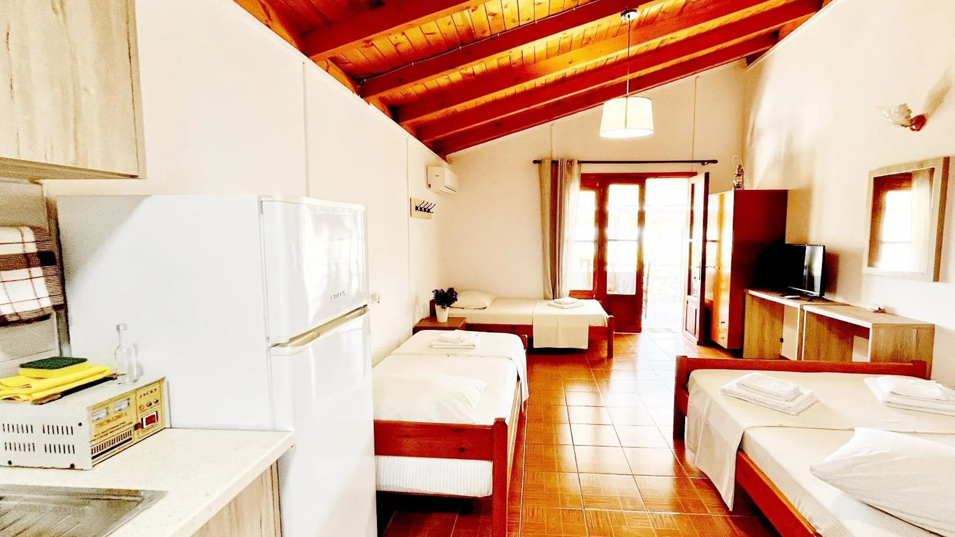 4 Seasons Apartments Himare