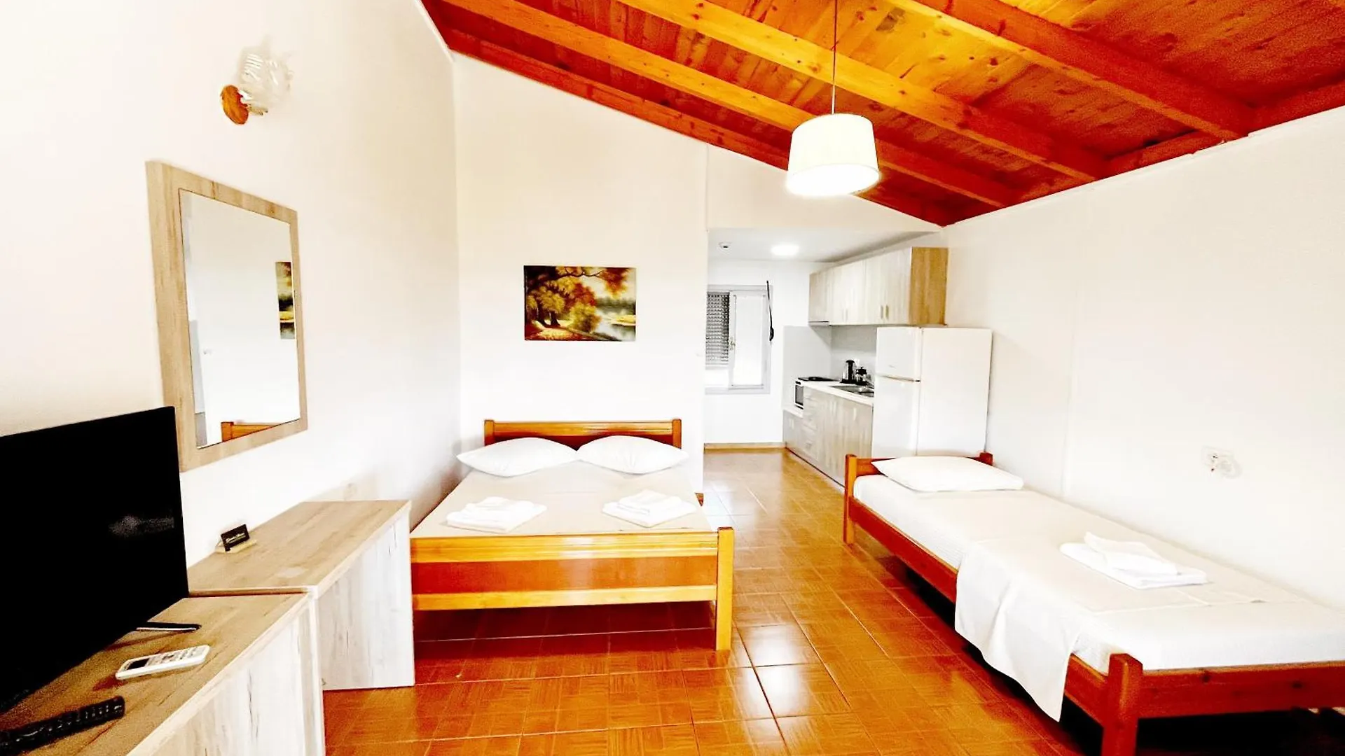 4 Seasons Apartments Himare