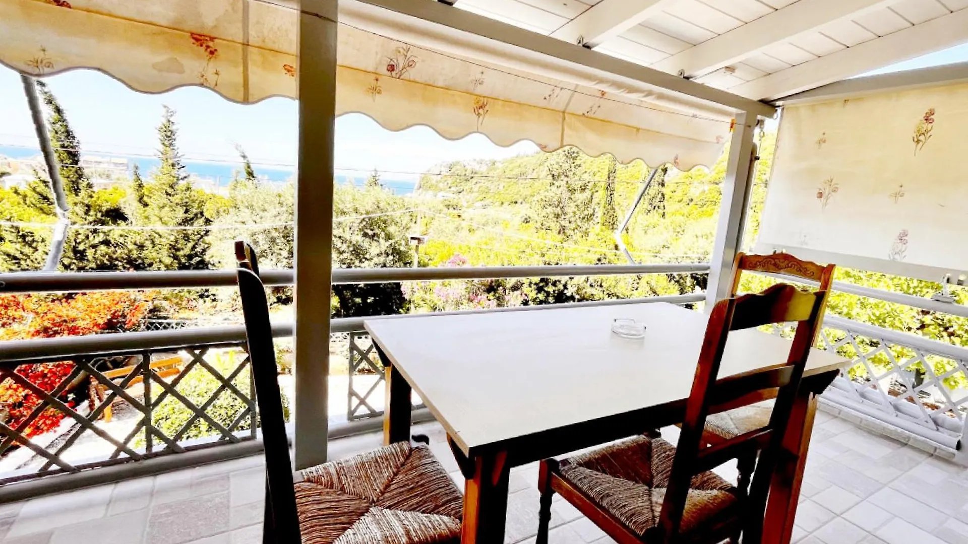 4 Seasons Apartments Himare