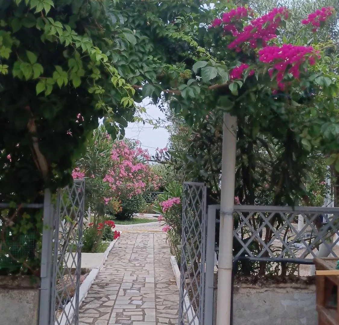 4 Seasons Apartments Himare