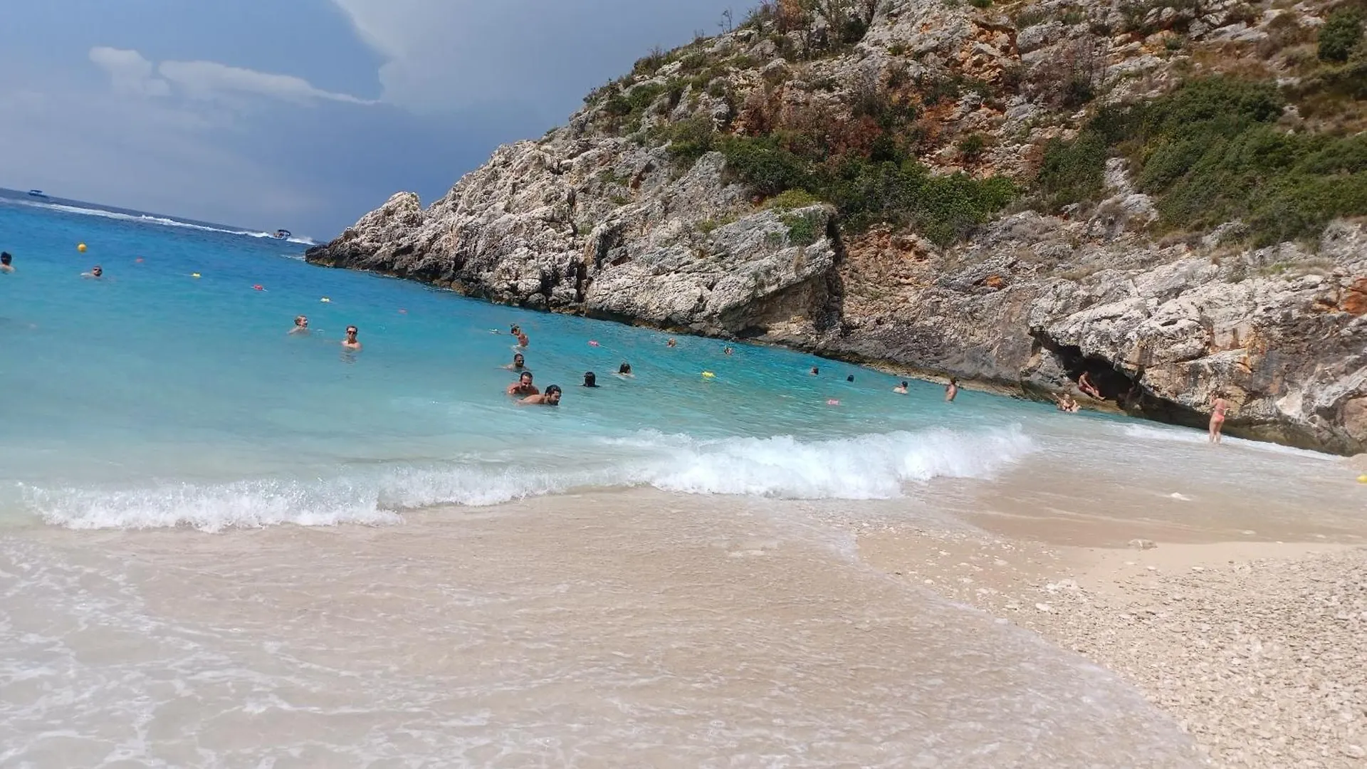 4 Seasons Apartments Himare